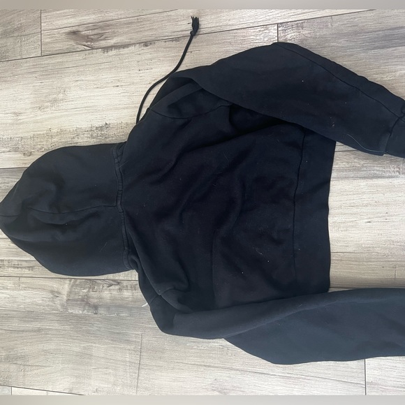 brandy melville cropped black jacket - Picture 2 of 3